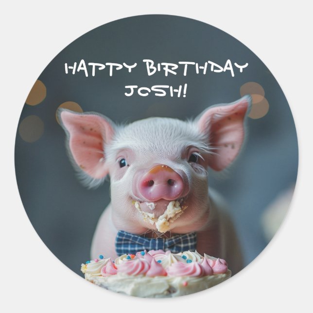 Adesivo Redondo Pequeno leitão se unindo em um bolo de aniversário (Frente)