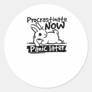 Adesivo Redondo Percrastinato de Bunny Agora Pânico Mais Tarde