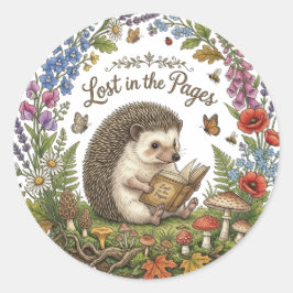 Adesivo Redondo Perdido nas Páginas Cute Hedgehog Lendo Livro