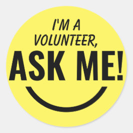 Adesivo Redondo Pergunte-me o Crachá do voluntário amarelo