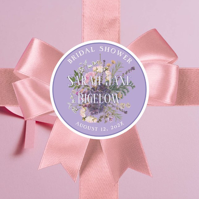 Adesivo Redondo Periwinkle Pressionado Wildflower Boho Chá de pane (Lovely periwinkle lilac wildflower label for bridal shower gifts+ favors. A sticker anywhere!)