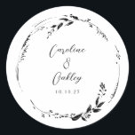 Adesivo Redondo Personalização de Casamento de Terra Floral Branca<br><div class="desc">Vinheta redonda clássica personalizada de casada branca branca escura branca-esbelta Elegante</div>