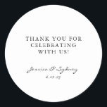 Adesivo Redondo Personalizado de Script Branco e Preto Minimizado<br><div class="desc">Personalizado de Casamento de Script Branco e Preto Moderno Minimalista Agradece a você o adesivo redondo clássico</div>