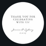Adesivo Redondo Personalizado de Script Branco e Preto Minimizado<br><div class="desc">Personalizado de Casamento de Script Branco e Preto Moderno Minimalista Agradece a você o adesivo redondo clássico</div>