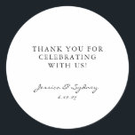 Adesivo Redondo Personalizado de Script Branco e Preto Minimizado<br><div class="desc">Personalizado de Casamento de Script Branco e Preto Moderno Minimalista Agradece a você o adesivo redondo clássico</div>
