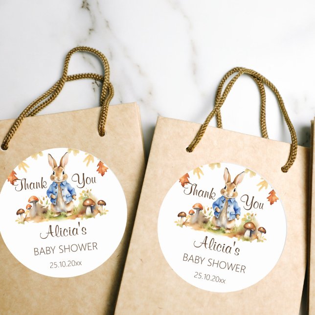 Adesivo Redondo Peter Coelho caia chá de fraldas obrigado você pre (Peter rabbit baby shower thank you favor gift template stickers cute bunny with a blue jacket fall)