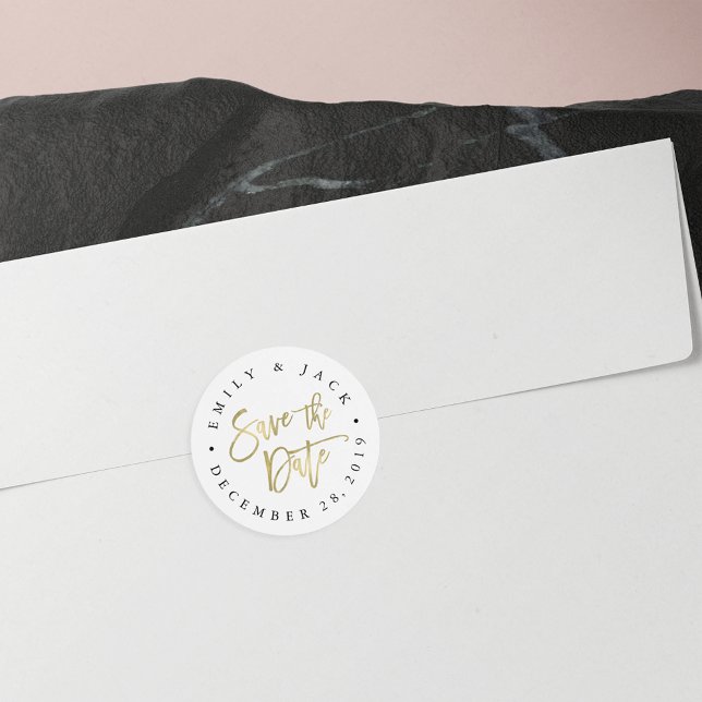 Adesivo Redondo Pincel Dourado Falso com a letra Salvar a data (Criador carregado)