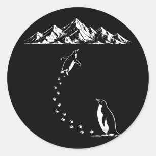 Adesivo Redondo Pinguim caminhando sozinho para montanhas pássaro 