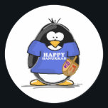 Adesivo Redondo Pinguim feliz de Hanukkah<br><div class="desc">Festiva um pinguim de Hanukkah do divertimento apenas para a época natalícia. Mostre fora seu espírito do feriado com este pinguim judaico bonito que guardara um dreidel e que veste um t-shirt que diga Hanukkah feliz.</div>