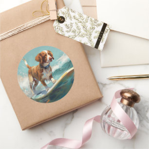 Adesivo Redondo Pintura de Surf na Praia com Brittany Spaniel