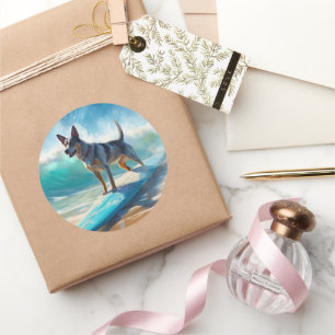 Adesivo Redondo Pintura de Surfe em Praia Blue Heeler