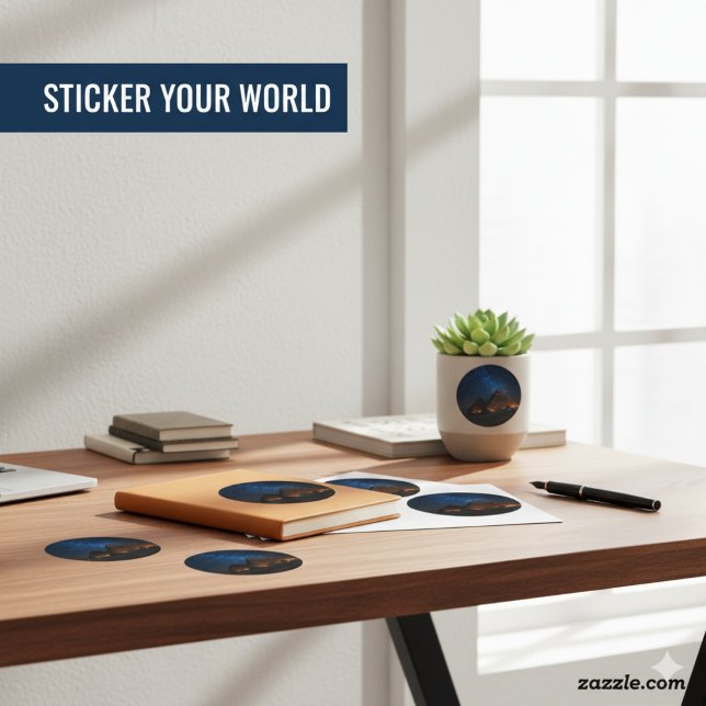 Adesivo Redondo Pirâmides Sob as Estrelas | Céu Noturno Egípcio (Criador carregado)