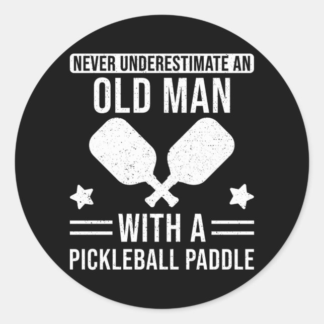 Adesivo Redondo Presente de Pickleball Nunca subestime um Velho (Frente)