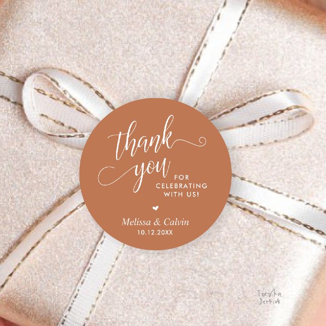 Adesivo Redondo Presentes de Agradecimento de Casamento Minimalist (Modern Minimalist Wedding Favor Gifts Thank You Classic Round Sticker in Copper Brown)