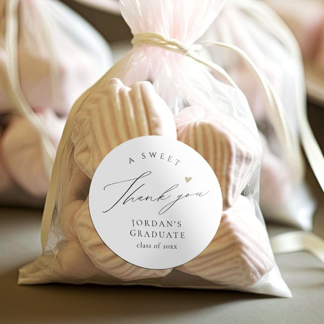 Adesivo Redondo Presentes de formatura com roteiro simples e elega (Simple Elegant Script Graduation Favors Thank You Classic Round Sticker)