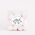 Adesivo Redondo Preto e branco para ser o favor de casamento<br><div class="desc">Os adesivos punny do favorito do casamento destacam a "menta a ser" em letras pretas de cinza suave acentuadas com corações. Personalize com seus nomes e data de casamento.</div>