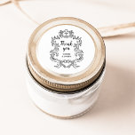 Adesivo Redondo Preto e Branco Regal | Quadro Vintage Barroco<br><div class="desc">Estes elegantes e luxuosos autocolantes de casamento, preto e branco apresentam um quadro artístico vintage com estilo barroco ornamentado. O design é preto sobre um fundo branco. A caligrafia moderna que diz "obrigado-te", e o texto clássico com os teus nomes, fazem disto uma escolha moderna, ainda que atualizada, para o...</div>