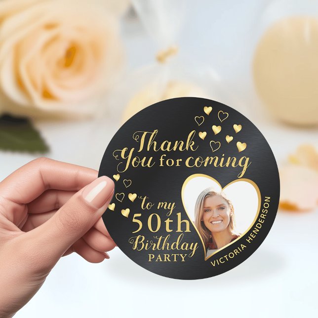 Adesivo Redondo Preto Personalizado e Dourado 50º Aniversário Obri (Black and Gold 50th Birthday Thank You Stickers with Custom Photo, Name and  Milestone)