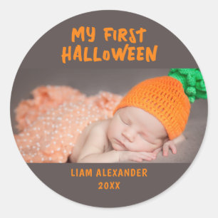 Adesivo Redondo Primeira Foto de Bebê no Halloween Cinza