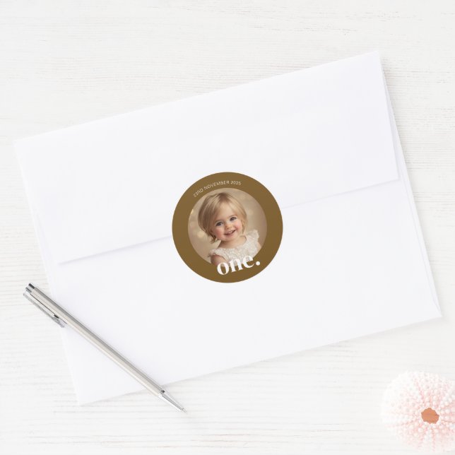 Adesivo Redondo Primeiro Bithday Photo Round Sticker em Brown (Envelope)