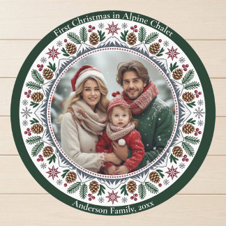 Adesivo Redondo Primeiro Natal Chalé Alpino Família Foto Nórdica