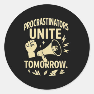 Adesivo Redondo Procrastinadores Unam-se Amanhã Camiseta Divertida