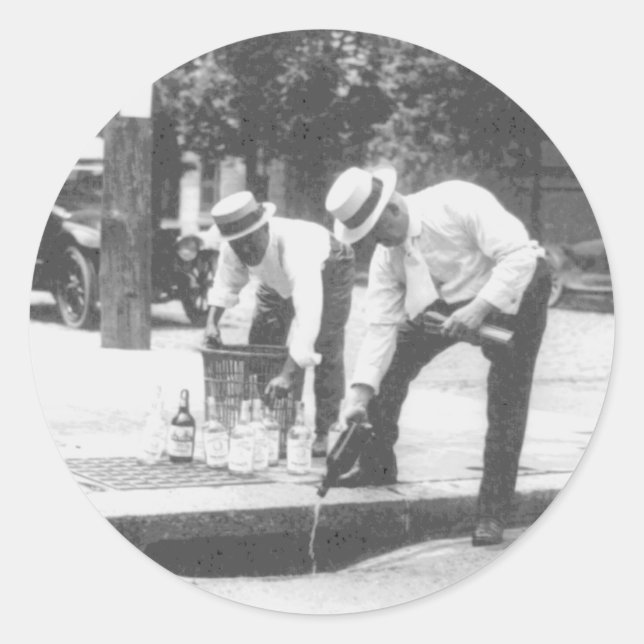 Adesivo Redondo Proibição de derramar uísque numa veia de esgoto (Frente)