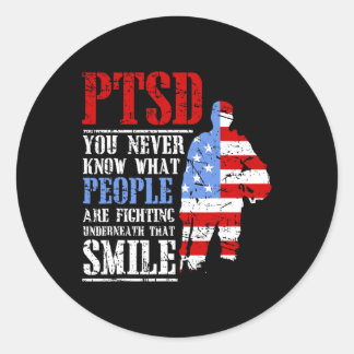 Adesivo Redondo Ptsd Nunca Conhece Pessoas Lutando Por Baixo do So