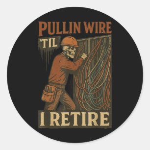 Adesivo Redondo Pullin Wire Til I Retire Skeleton Retro Eletricia