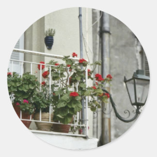 Adesivo Redondo Quaint Balcony Em Flores De Corfu, Cidade Antiga