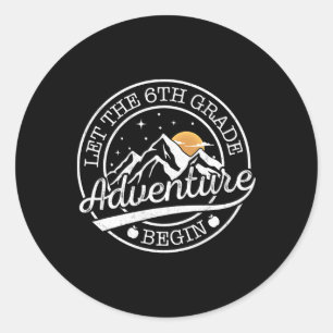 Adesivo Redondo Que a Aventura da 6ª Série Comece Retro Primeiro D