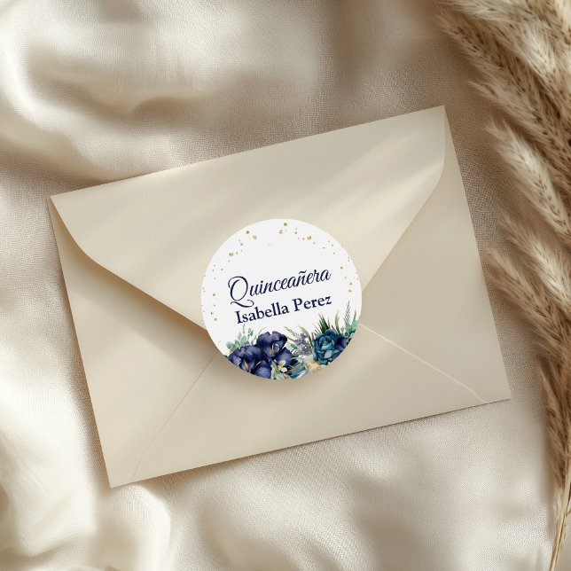 Adesivo Redondo Quinceanera marinho Azul Floral e Glitter Dourado (Navy Blue Floral and Gold Glitter Quinceanera Classic Round Sticker on an elegant envelope)