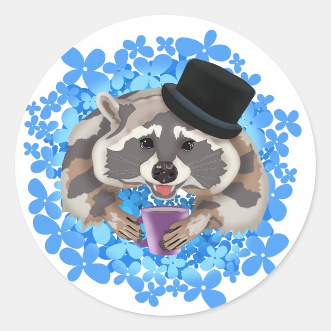 Adesivo Redondo Raccoon em um chapéu com uma caneca de café (Frente)