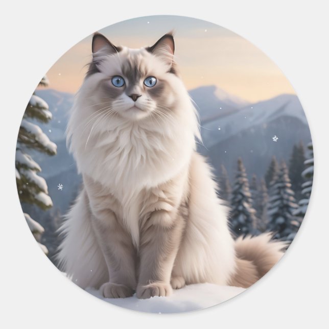 Adesivo Redondo Ragdoll Cat na Montanha Snowy com Serene Winter (Frente)