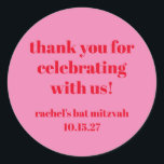 Adesivo Redondo Red Modern Bat Mitzvah, Cor-de-Rosa Personalizada,<br><div class="desc">Personalizar tipografia negra e cor-de-rosa brilhante e preto Mitzvah agradecimentos Clássicos do Bat Moderno</div>