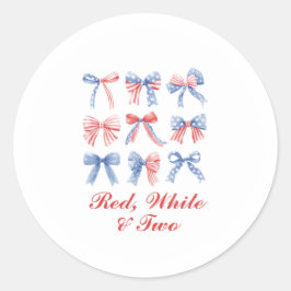Adesivo Redondo Red, White e Dois Arcos no quarto de julho