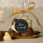 Adesivo Redondo Relax Script Love é Sweet Editable Color Weding<br><div class="desc">O adesivo de favor de casamento com as palavras "o amor é doce" em um texto cursivo relaxado em branco contra uma cor de fundo editável (clique em personalizar para acessar). Personalize-o substituindo o texto do marcador de posição. Para obter mais opções, como alterar a fonte e seu tamanho/cor, expanda...</div>