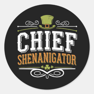 Adesivo Redondo Retro Chief Shenanigator Chapéu Sortudo do Leprech