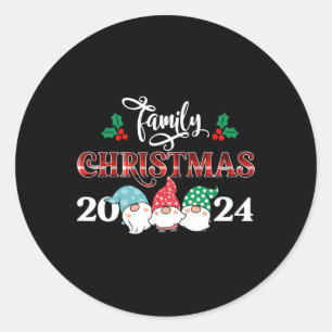Adesivo Redondo Retro Gnomo Family Natal 2024 Red Xadrez Pajama