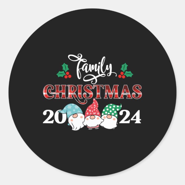 Adesivo Redondo Retro Gnomo Family Natal 2024 Red Xadrez Pajama (Frente)