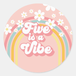 Adesivo Redondo Retro Rainbow FIVE é uma Vibe Groovy 5º Aniversári