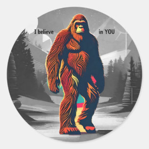 Adesivo Redondo Retro Sasquatch Misterioso Futuro Bigfoot