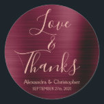 Adesivo Redondo Rosa Gold Foil Love & Obrigados<br><div class="desc">Roxo Borgonha - Cranberry Marsala e o Script de Tipografia Rosa Dourada Faux Faux Foil Metallic Elegant Love and Obrigados - Obrigado Por Favor Sticker que pode ser usado como um Selo de Envelope para um Outono ou Casamento outono. Este adesivo pode ser personalizado para incluir seu nome e data...</div>