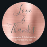 Adesivo Redondo Rosa Rosa Rosa Dourada, Chic Metalical Amor e Obri<br><div class="desc">Cor-de-rosa-azul - Rosa Dourado e Carvões - Tipografia Script Faux Metal Metálico Faux Elegante Love and Obrigado - Obrigado A Favor Sticker que pode ser usado como um Envelope Seal. Este adesivo pode ser personalizado para incluir seu nome e data do casamento. Este adesivo faz parte de uma coleção de...</div>