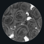 Adesivo Redondo Rosas Pretas Casamento Romântico Elegante<br><div class="desc">Personalize com qualquer texto. Itens correspondentes estão disponíveis.</div>