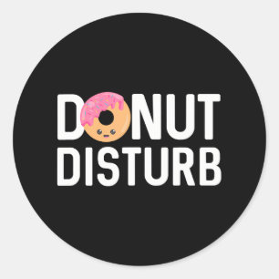 Adesivo Redondo Rosquinha Pajama Engraçado Dormir Coitado Pun Cita