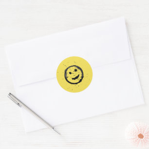 Adesivo Redondo Rosto amarelo feliz sorridente manchado legal