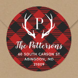 Adesivo Redondo Rótulo de Endereço de Retorno do Monograma Russo A<br><div class="desc">Etiquetas de endereço redondo personalizadas personalizadas com o monograma e o endereço da sua família. Esta design rusticidade moderna mostra seu monograma inicial com veados em um fundo de verificação de búfalos vermelho e preto. Use as ferramentas de design para alterar a cor e as fontes do plano de fundo...</div>