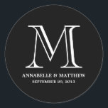 Adesivo Redondo Rótulo de Favor do Casamento do Monograma Formal<br><div class="desc">Outras cores disponíveis em nosso compro!</div>