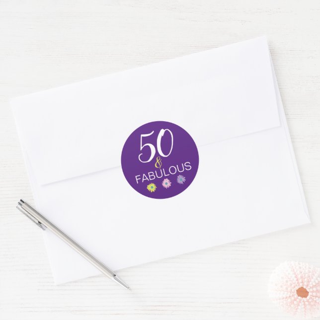 Adesivo Redondo Roxo 50 e Divertida Fun Daisy (Envelope)